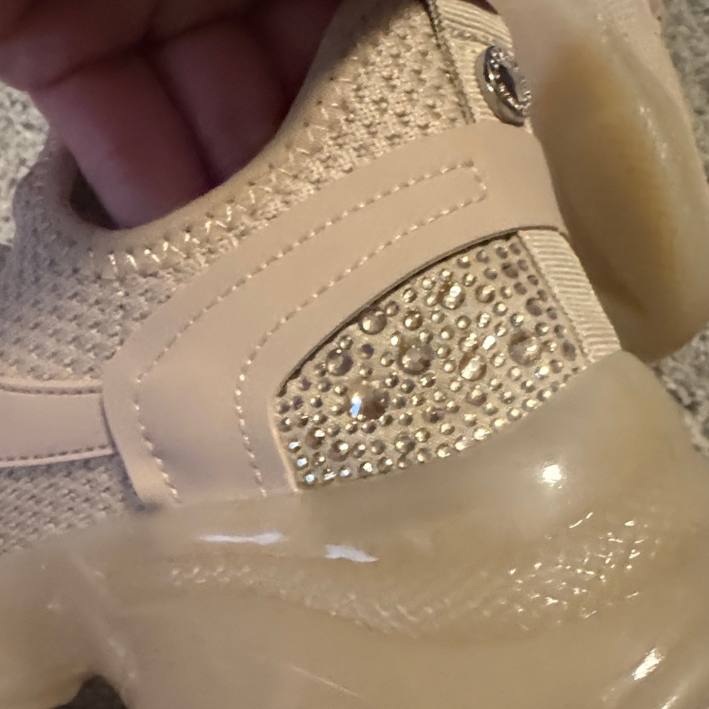 NWOT Steve Madden Women's Beige Gold Gemstones Textured Sneakers - Picture 6 of 7